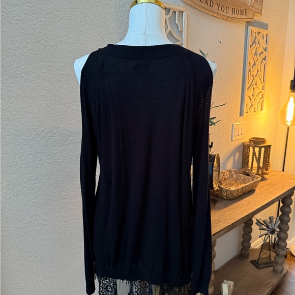 Elegant Black Women's Top - Picture 4 of 5